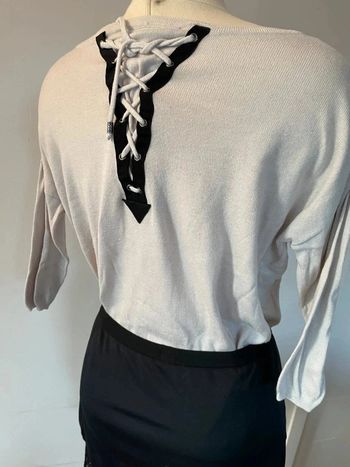 Magnifique pull dos lacets