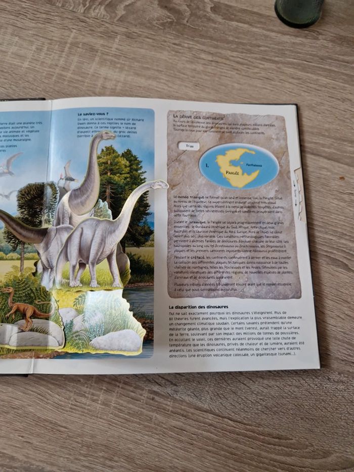 Livre : L'univers animé des dinosaures - photo numéro 2