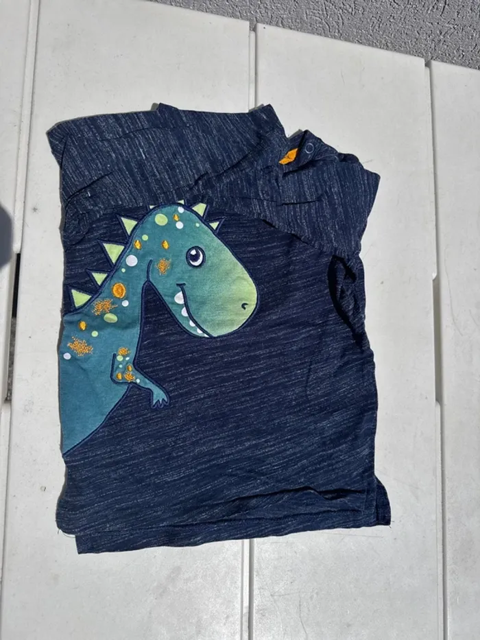 Pull dinosaure taille 9/12 mois 80cm