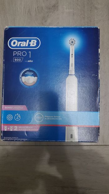 Brosse à Dents Électrique Oral B Pro 1 avec 2 brossettes.