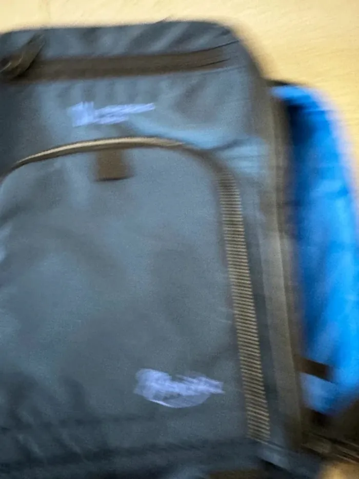 Sac à dos navy Fresenius Kabi Amika, très bon état 23x35cm - photo numéro 2