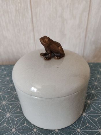 Pot à couvercle en porcelaine craquelée Wong Lee WL 1895