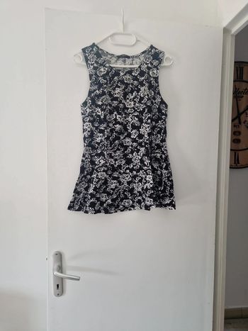 Top péplum noir et blanc motifs fleuris Taille L TBE mim