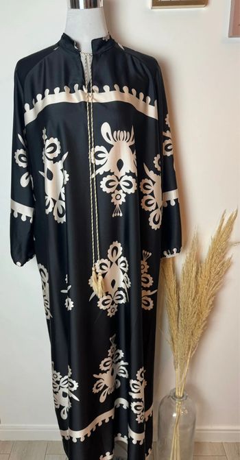 Robe satin très fluide neuve