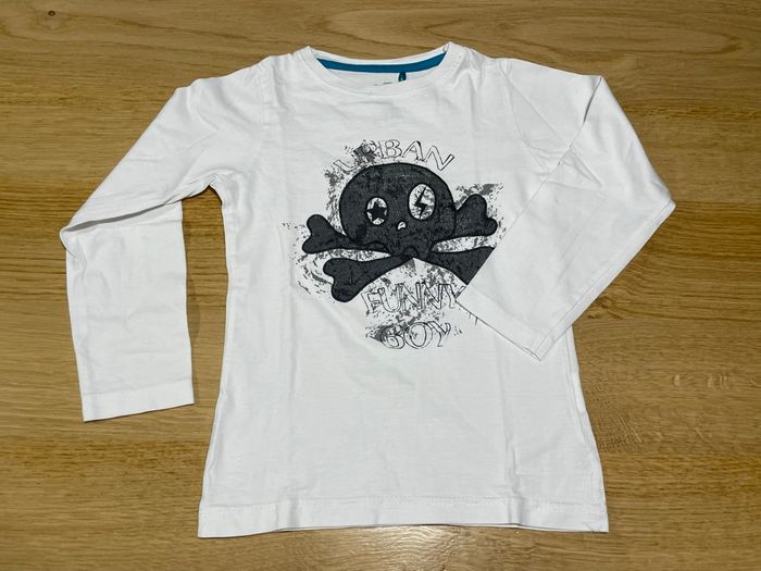 Lot 2 tshirts + 1 pull 6 ans - photo numéro 8