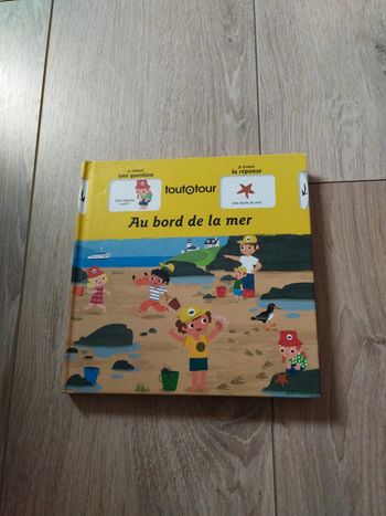 Livre au bord de la mer