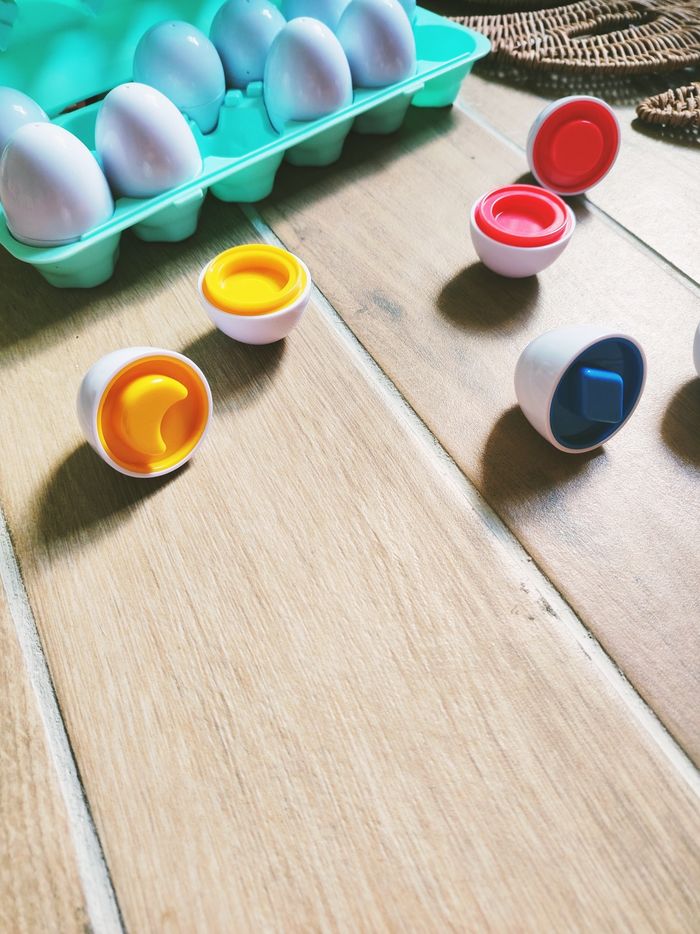 🐣Boîte 12 œufs en plastique Montessori reconnaissance des formes et couleurs - photo numéro 2