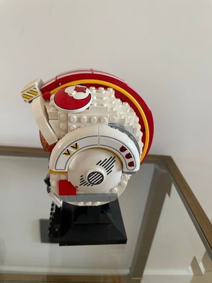 Lego Star Wars 75327 Le casque Red Five de Luke Skywalker - photo numéro 2
