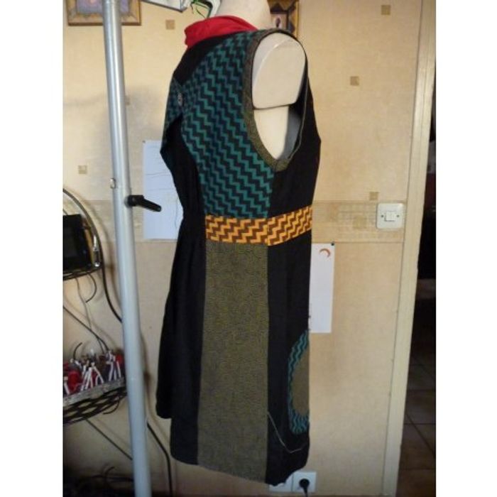 Sweewë - Robe noir /rouge taille M/L - photo numéro 4