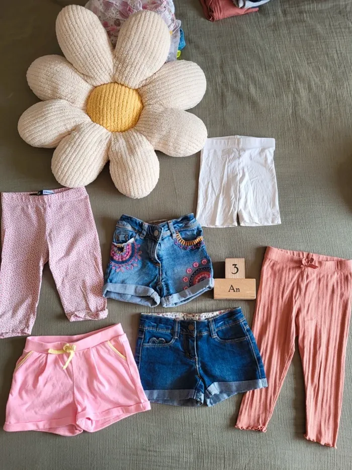 Lot bas pantalons leggings et shorts fille 3 ans Petits prix