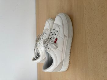 basket levi's	taille 37