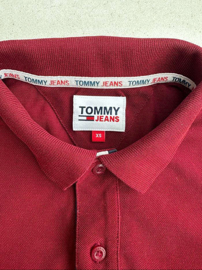 Polo Tommy Jeans rouge classique 👕 - photo numéro 3