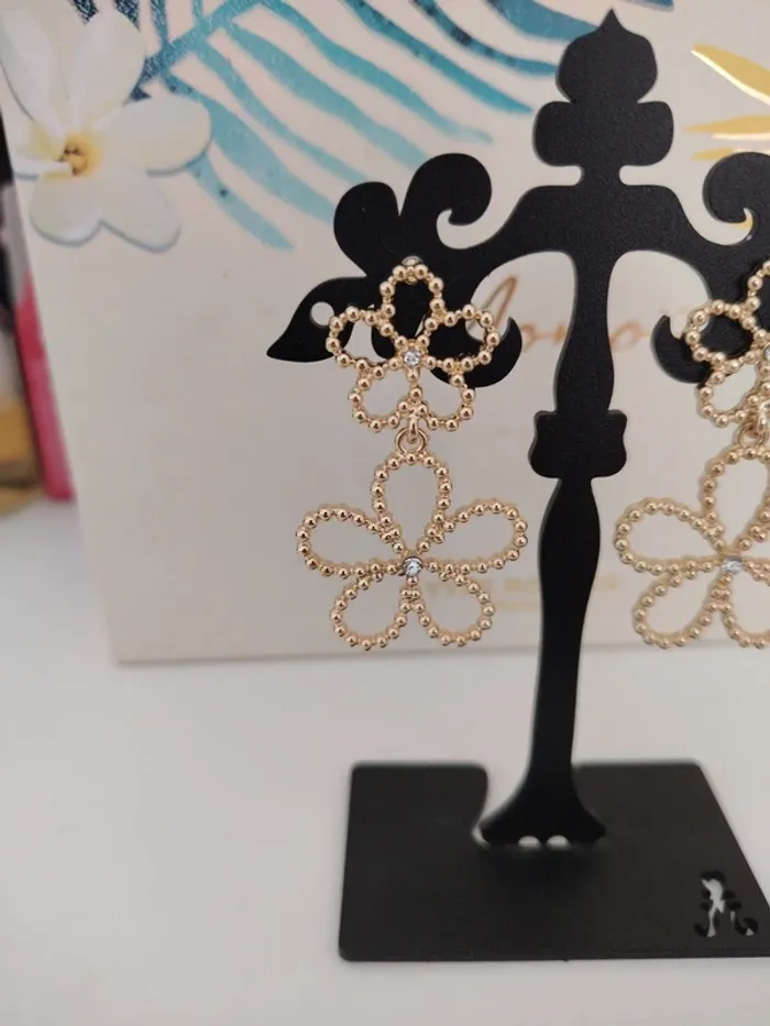 Boucles d'oreilles fleurs neuf en acier inoxydable - photo numéro 2