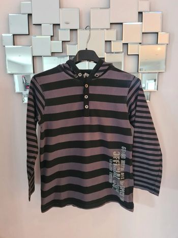 Tee-shirt à manches longues et à capuche 10 ans