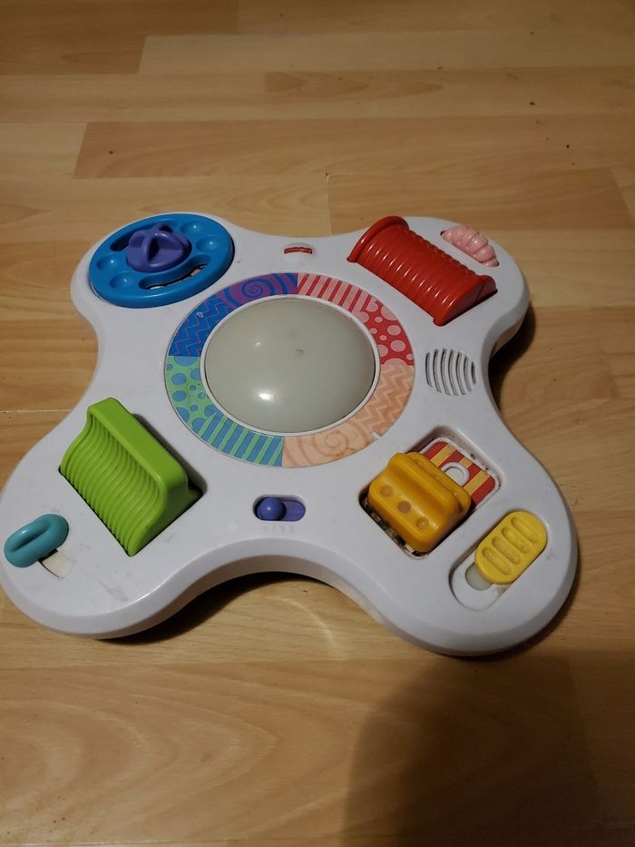 Jouet centre d activités musicales et lumineuses Fisher Price