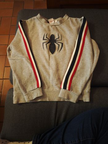 Sweat gris spiderman taille 10 ans