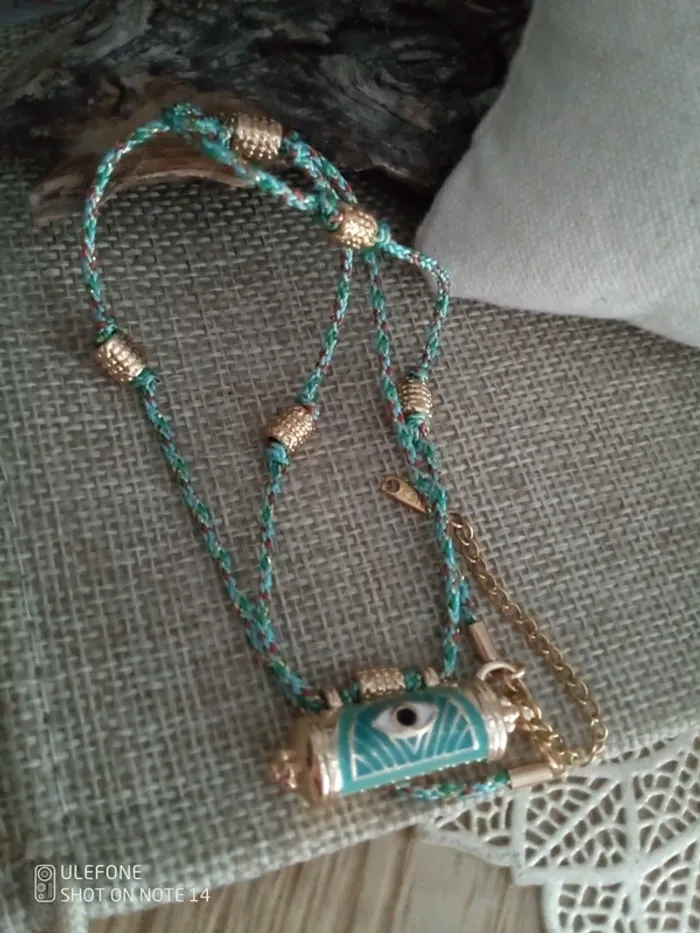 Collier amulette bleu turquoise et doré - photo numéro 2