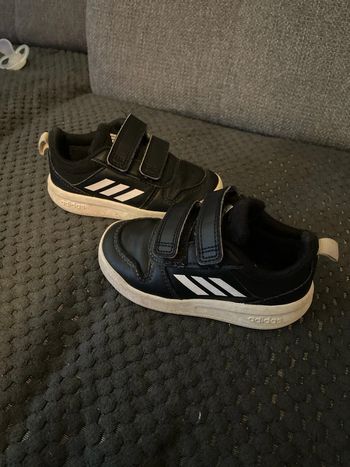 Basket adidas taille 23