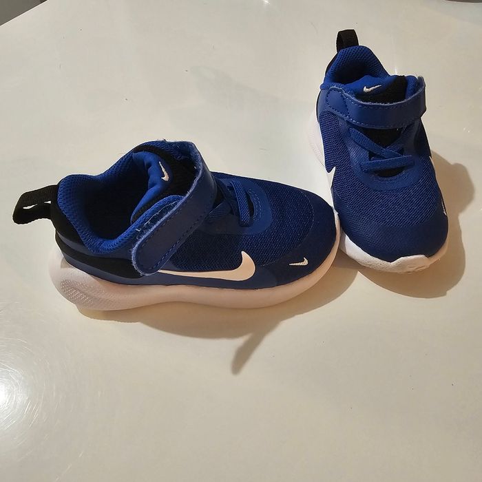 Basket nike taille 23.5 - photo numéro 2