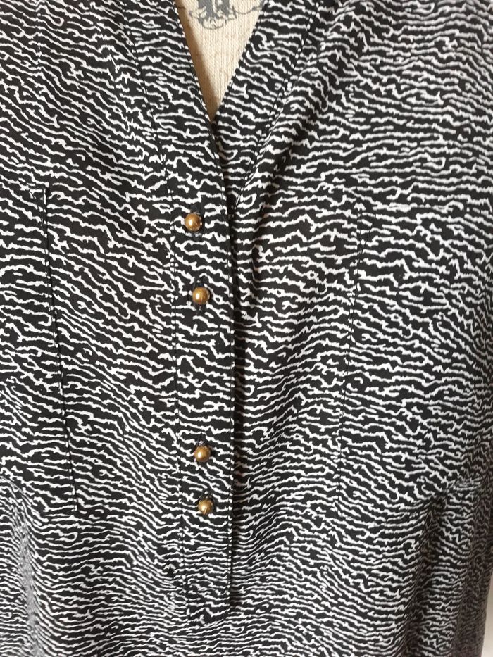 Faby27800 Chemisier femme "Urban" couleurs : noir, blanc - T 46 - photo numéro 2