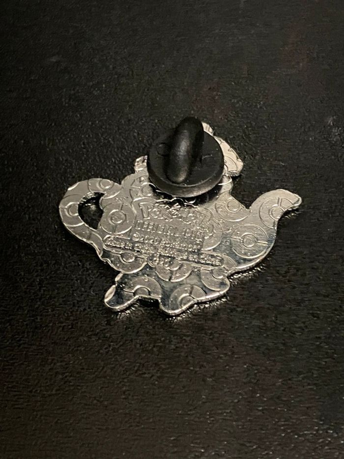 Pin’s Pokémon Polthégeist Polteageist - photo numéro 2