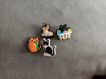 4 Broches chats chatons neuves
