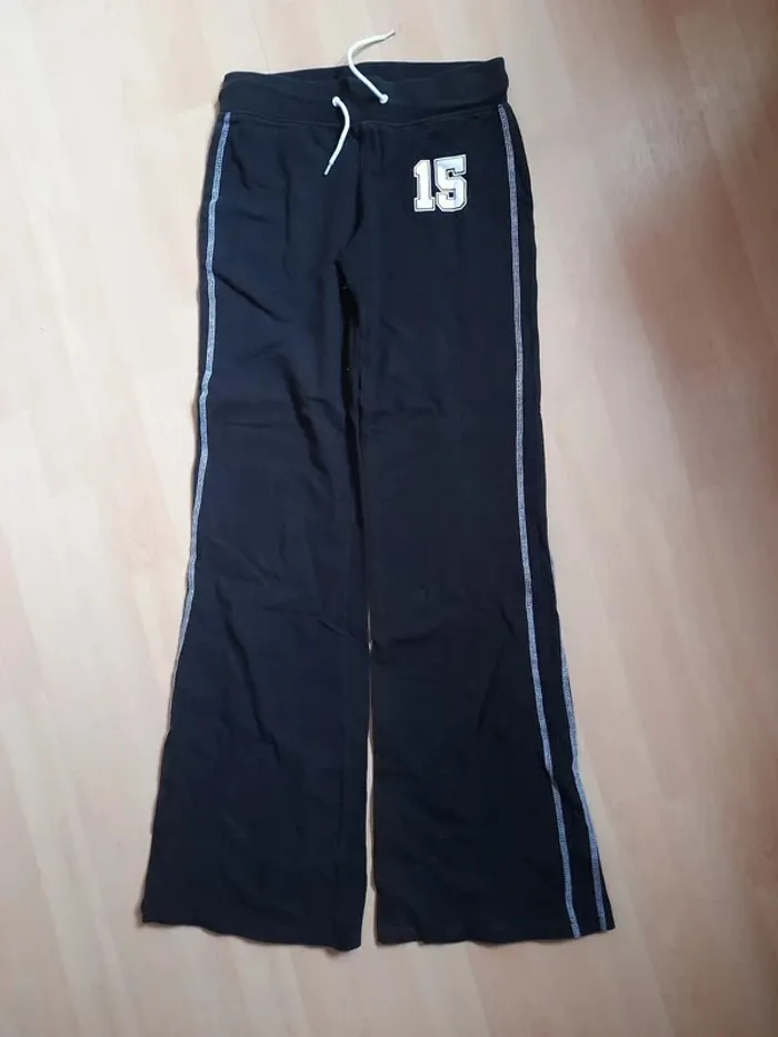 Pantalon de survêtement noir C&A - Taille 16 ans - Bandes latérales et numéro 15