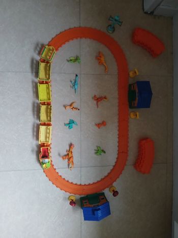 Circuit Dino train avec personnage