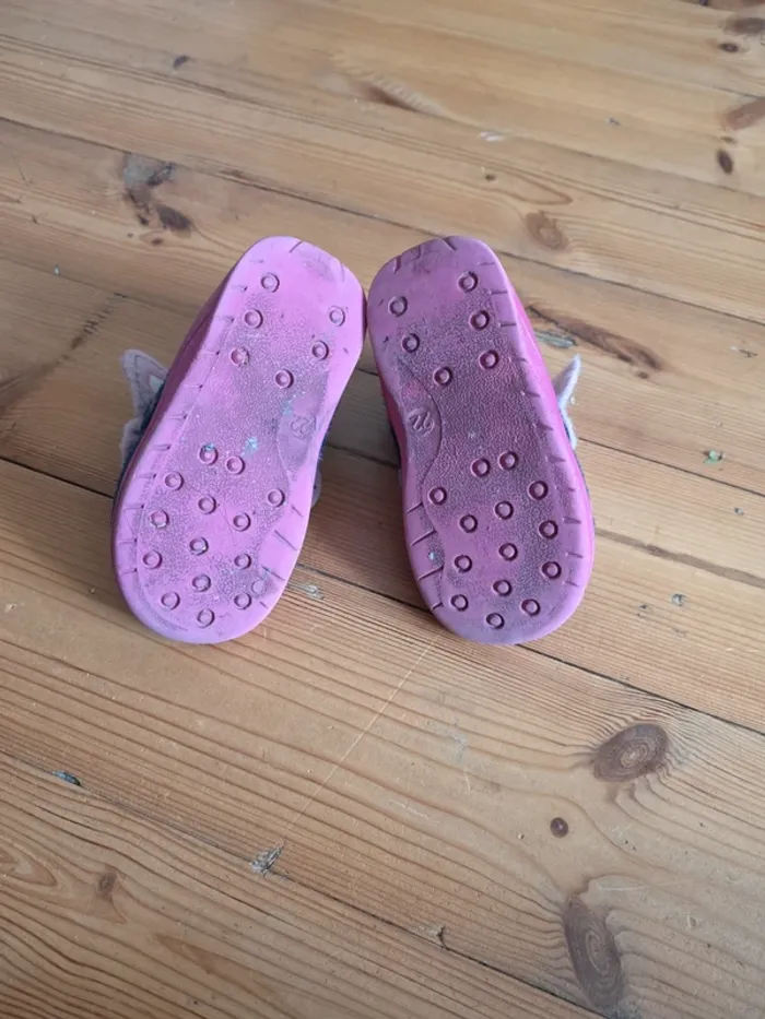 Deux paires de chaussons/chaussure 22 - photo numéro 7