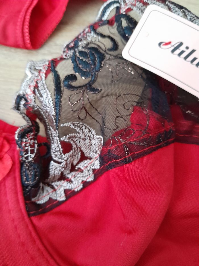 soutien gorge dentelle rouge noire doré 100D + culotte XL - photo numéro 7