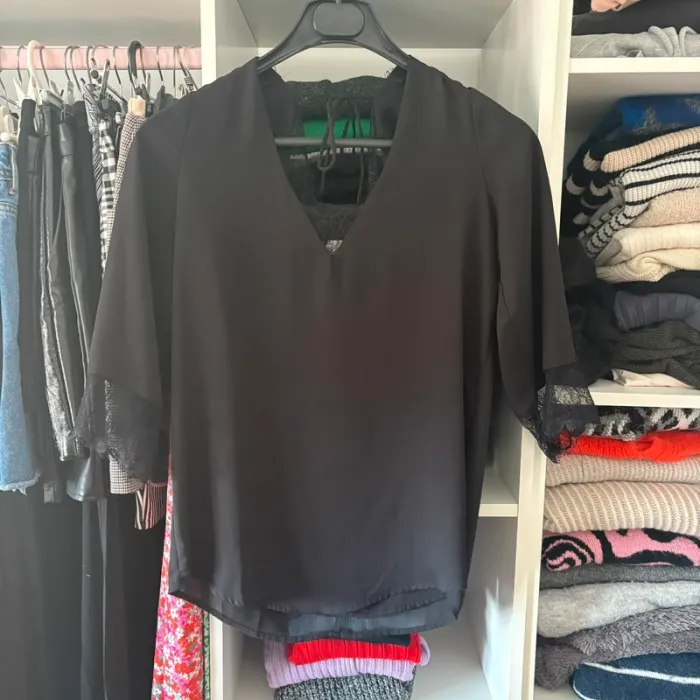 Blouse ouverte dans le dos • noir • 36 🌼