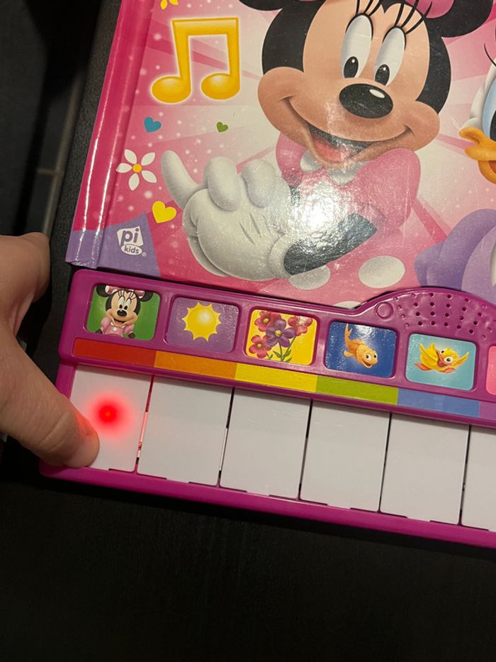 Livre Minnie - Je joue au piano avec Minnie. - photo numéro 2