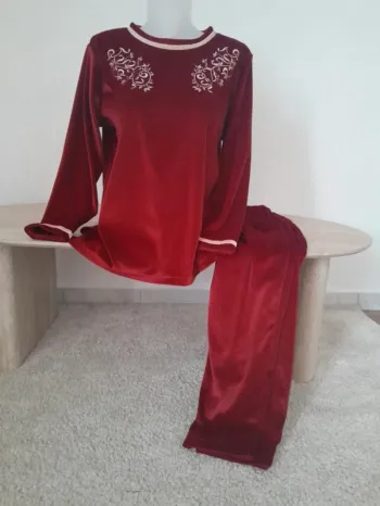 Ensemble pyjamas tout doux taille 42/44 🌹