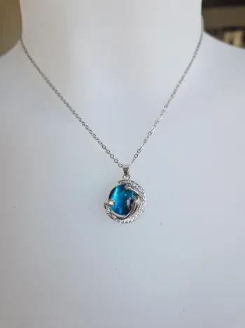 Collier fantaisie argenté pendentif lune et galaxie