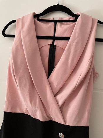 Robe rose saumon et noir avec petit fente