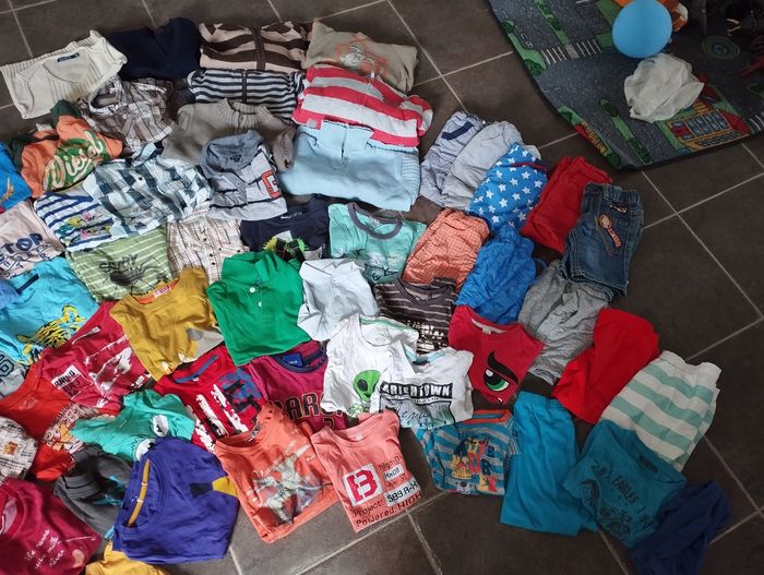 Lot vêtements garçon taille 4 ans - photo numéro 3