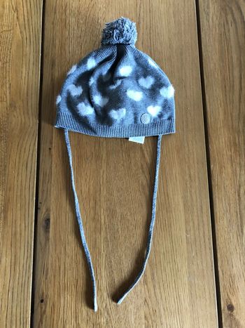Bonnet gris et coeurs Obaïbi 51cm