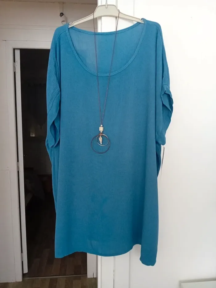 Haut avec collier neuf