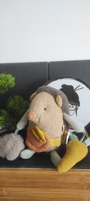 peluche à suspendre moulin roty herisson marron vert carotte Miroir Bébé Gris