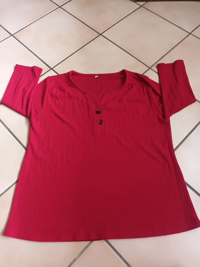 Haut rouge