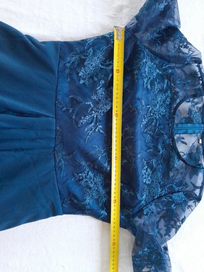 Jolie robe de cérémonie été mi mollet dentelles et drapée taille - photo numéro 11