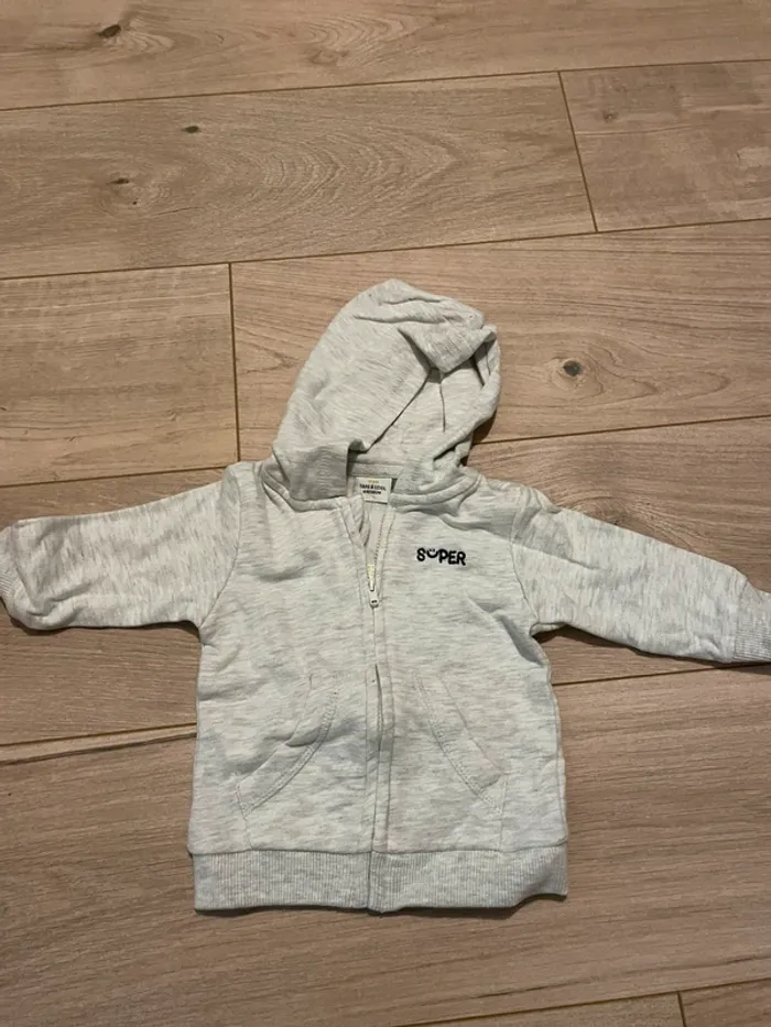 Veste grise à capuche Tape à l'œil 6 mois neuve - photo numéro 2