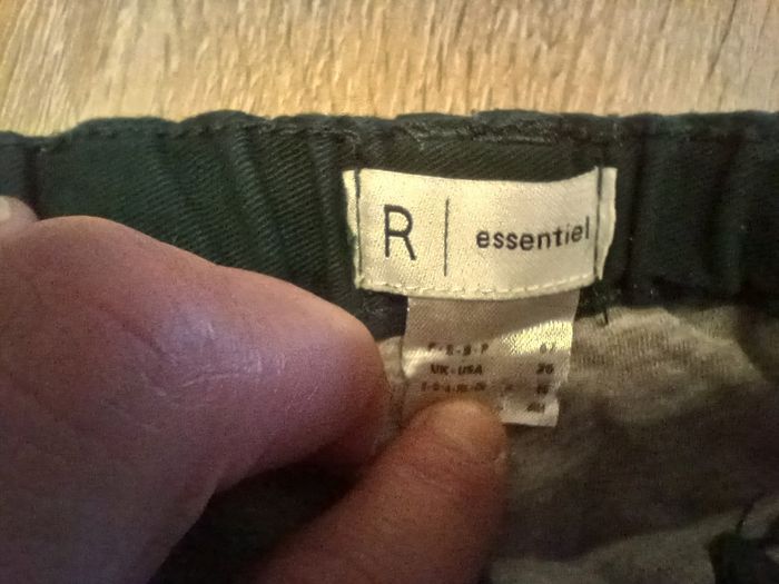 Quatre pantalons - photo numéro 3