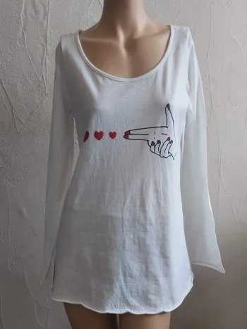 T-shirt blanc à manches longues avec motif