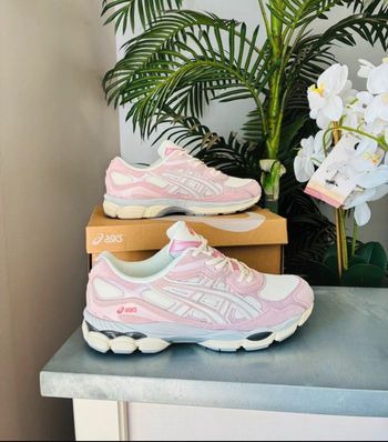 Basket femme asics gel Nyc taille 40