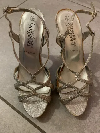 Chaussures à talons argentés taille 36 