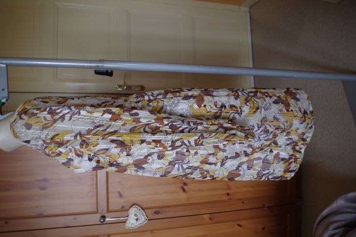 Riu Paris- Robe beige  T 40 - photo numéro 3