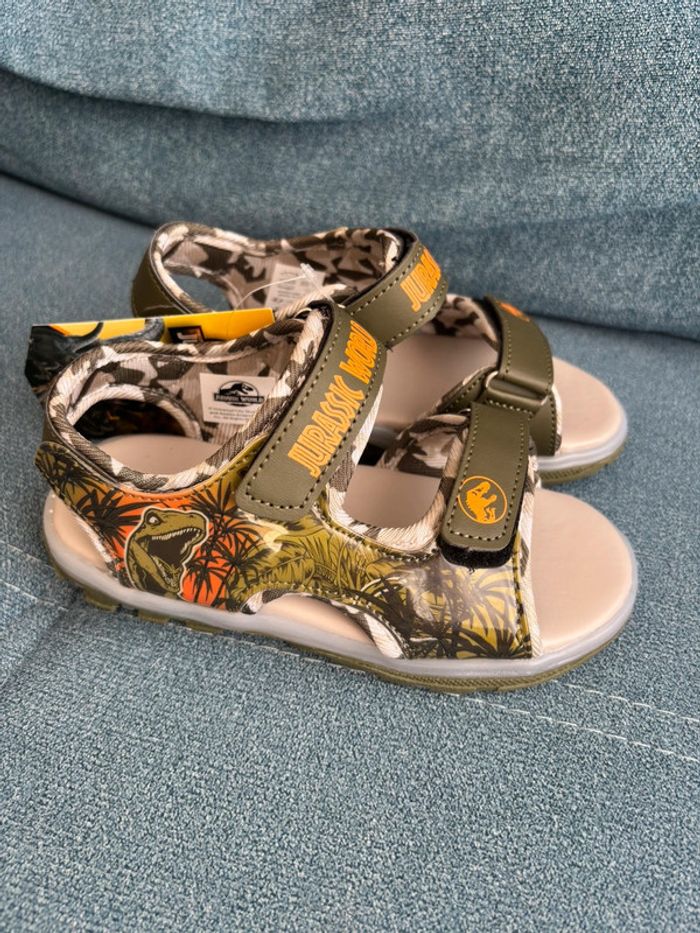 Sandales lumineuses jurassic World 30 - photo numéro 4