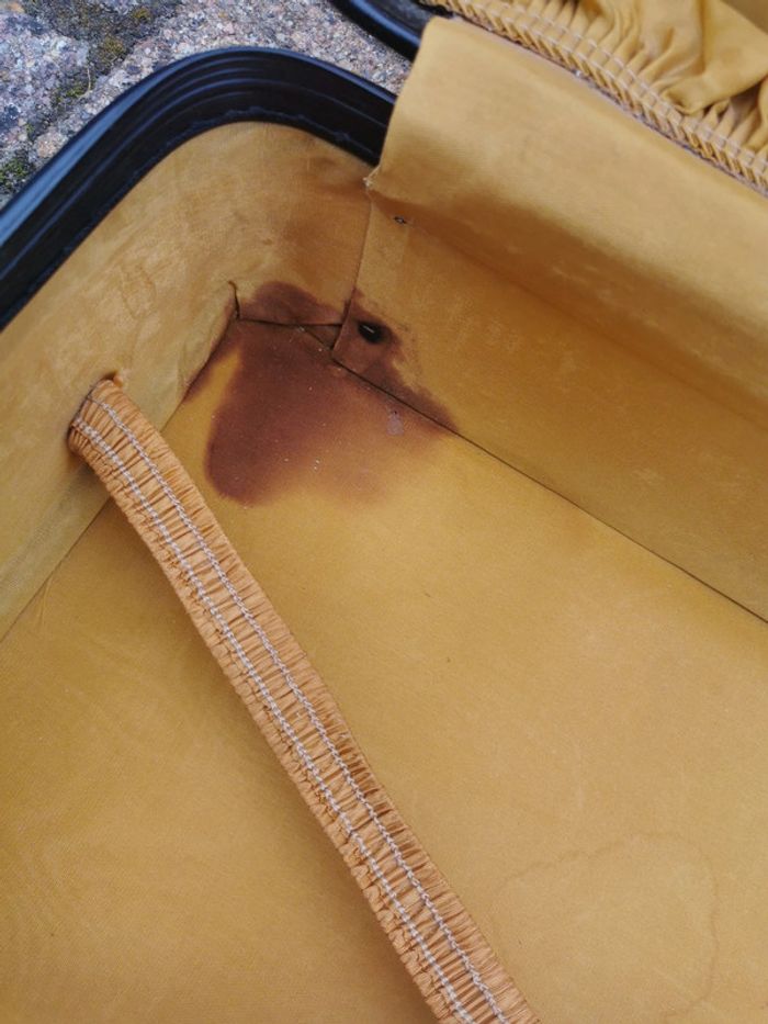 Valise ancienne des années 1960 pour le nécessaire de toilette - photo numéro 11