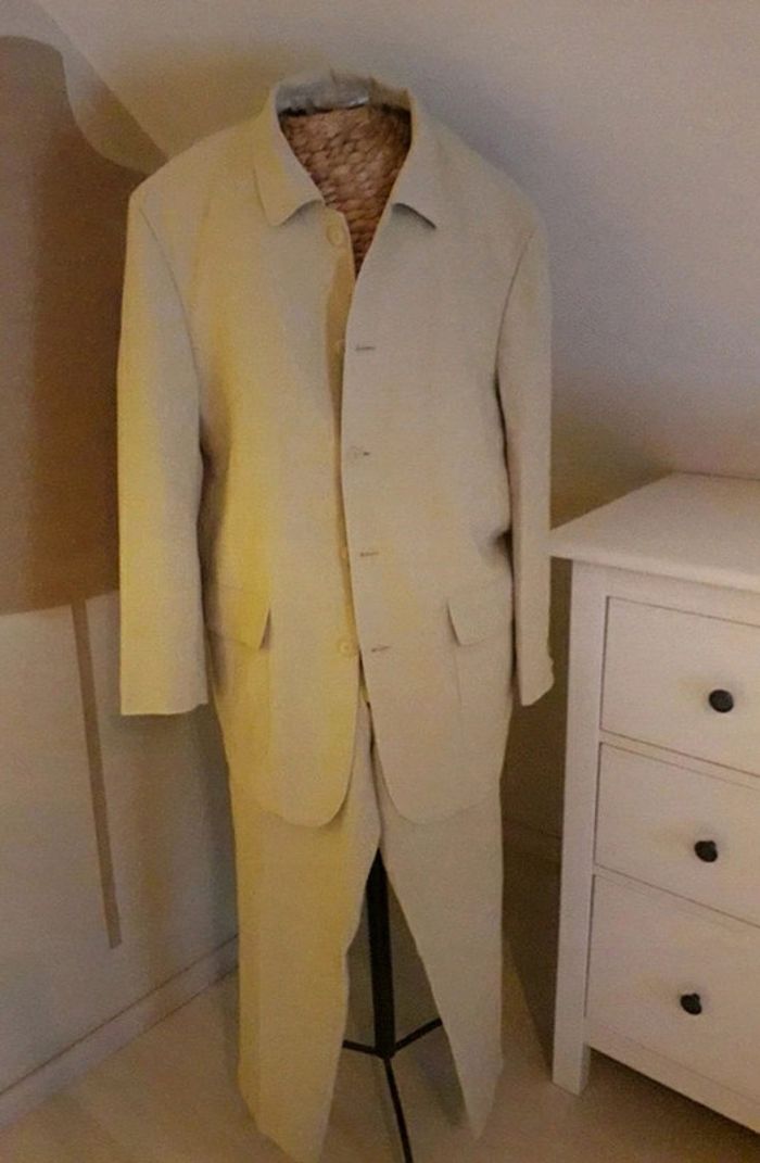 Costume